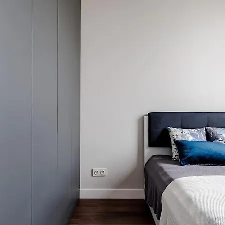 Business With 1 Bedroom By Ecru Wwa81 Apartament